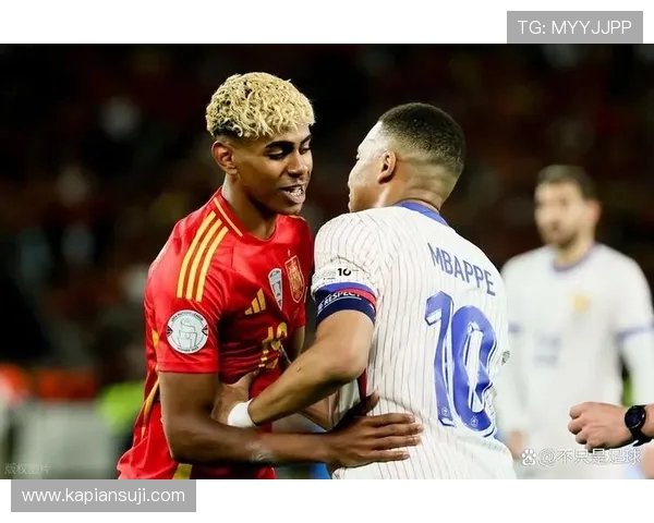 姆巴佩年仅17岁身价仅300万却轻松突破孔德巴黎三叉戟总身价却不及亚马尔一半